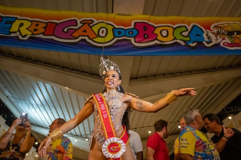 Representando a Unidos da Coloninha, Bruna Barbie da Costa Heleno foi escolhida como rainha do Berbigão do Boca