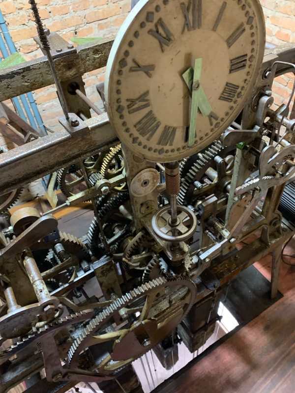 Instalado em 1897, rel&oacute;gio marca as horas e as meias-horas, na Catedral Metropolitana – Foto: Divulga&ccedil;&atilde;o/ND