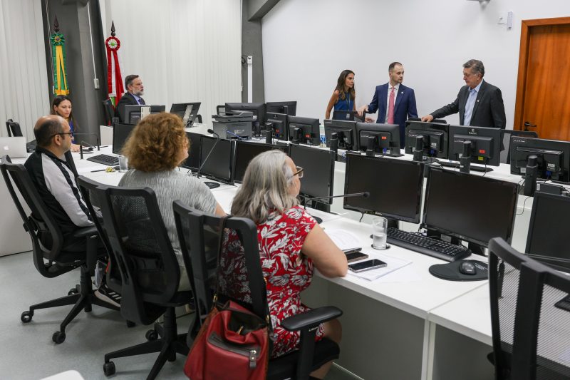 Representantes do Sintrasem e da Prefeitura chegaram a um acordo para pôr fim à greve dos servidores, apesar das 'trocas de farpas' entre as partes - Foto: Cristiano Estrela/ND