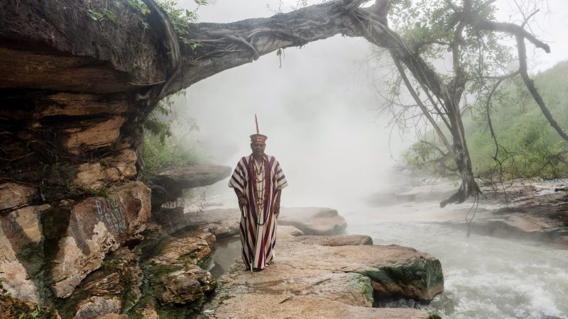 Rio fervente fica na Amazônia do Peru