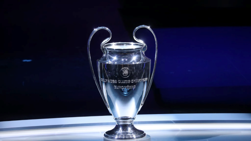 Taça da competição em sorteio da Champions League 