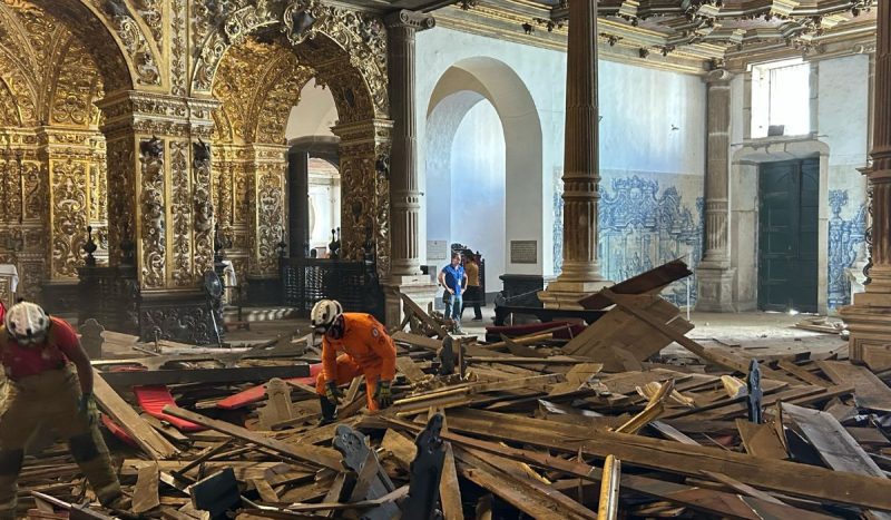 Teto de igreja foi abaixo no Centro Histórico de Salvador