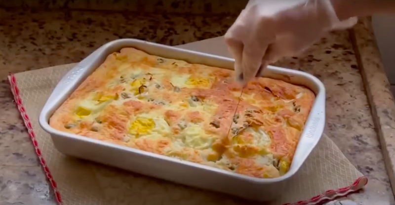 Foto mostra torta pronta feita com receita fácil