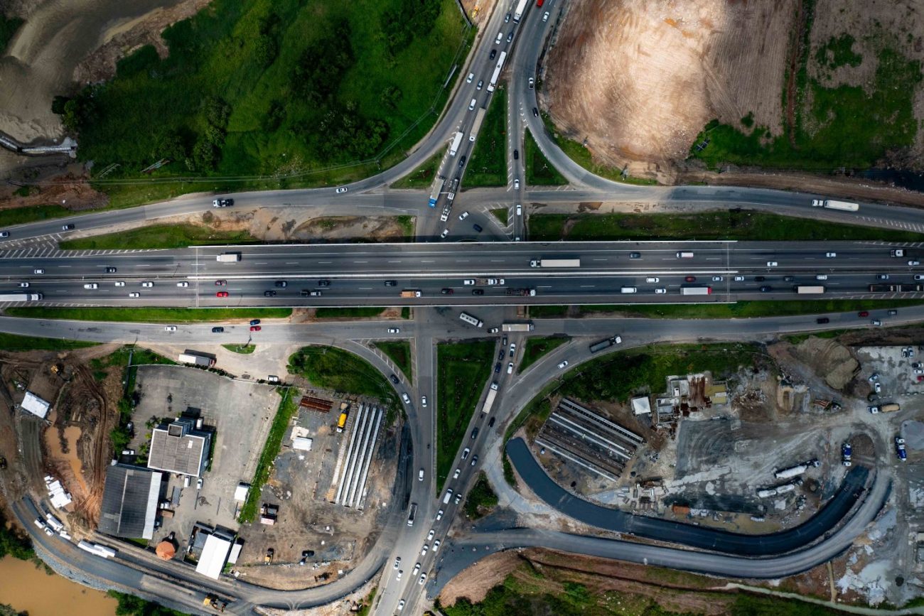 Foto mostra de cima obras de trevo no acesso de Itajaí e Brusque
