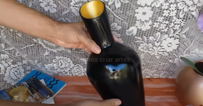 Imagem descritiva de como ficara o vaso feito em casa no final do tutorial.