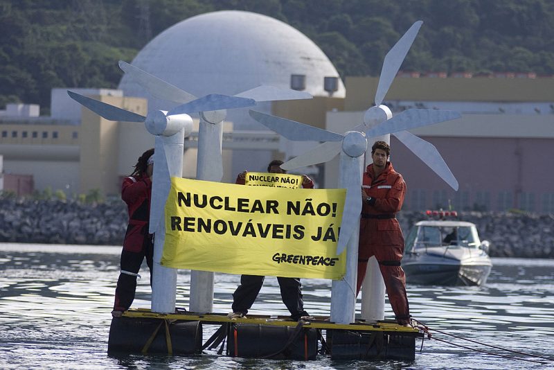 Protesto do greenpeace contra usina nuclear