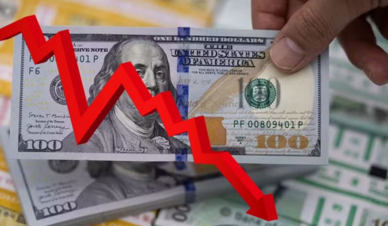 Valor do dólar fecha esta quarta-feira (12) em queda