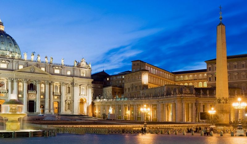 Vista do entardecer na cidade do Vaticano 