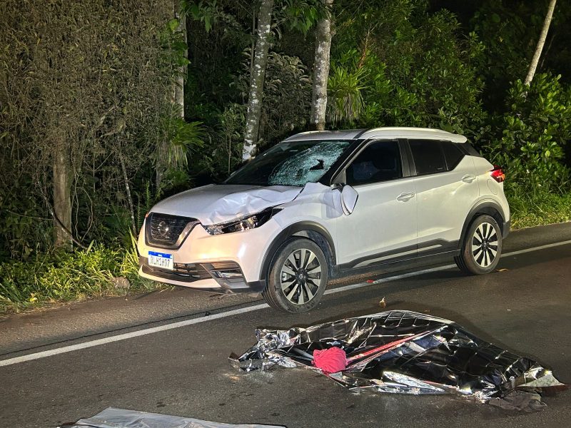 Homem foi atropelado no meio da rodovia 