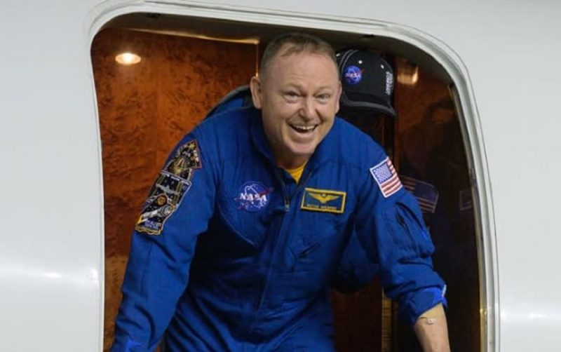 astronauta da Nasa Barry Wilmore voltou aos Estados Unidos nesta terça (18)