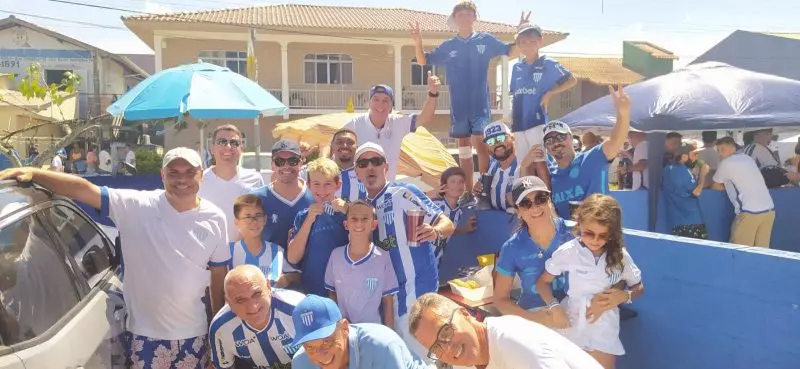 Torcedores do Avaí unidos em churrasco antes da final