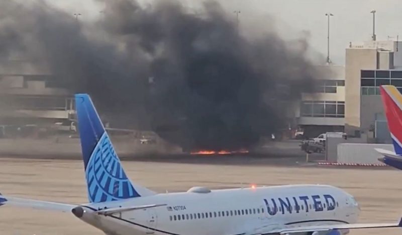 Imagem da fumaça registrada após incêndio de avião