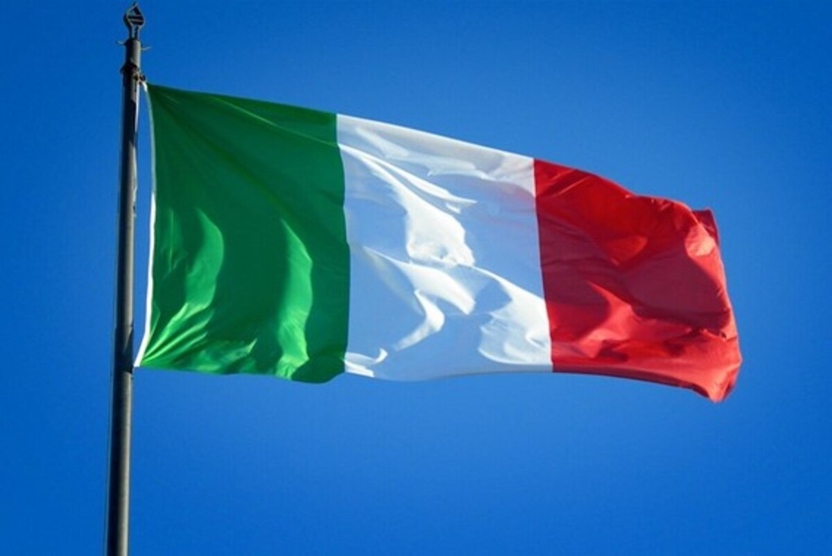 Bandeira da Itália Itália restringe naturalização de estrangeiros