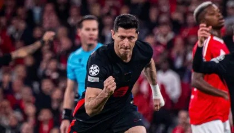 Lewandowski em confronto Benfica x Barcelona pela Champions League