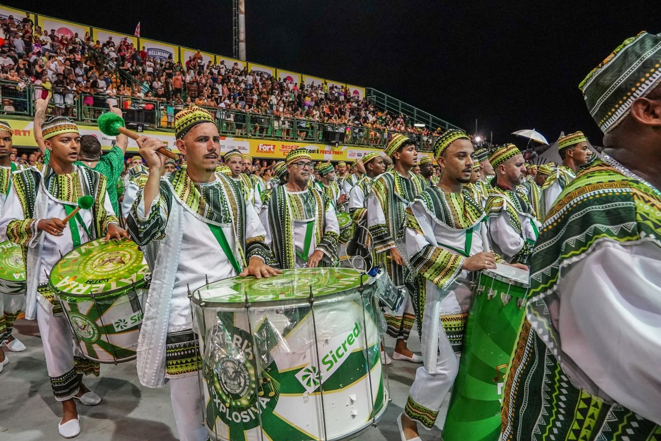 Bateria da Jardim das Palmeiras no Carnaval 2025, em Florianópolis - Mafalda Press/ND