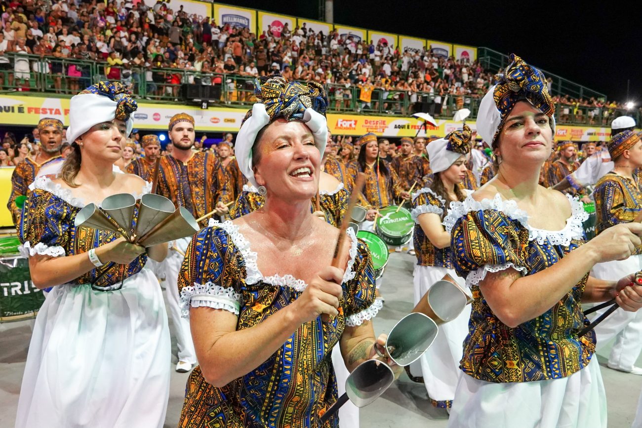 Bateria da União da Ilha sincronizou com a torcida na arquibancada no Carnaval 2025, em Florianópolis - Mafalda Press/ND