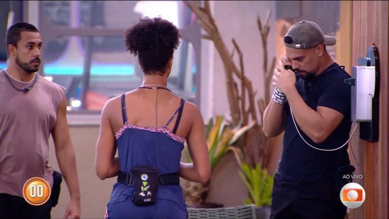 Vinícius atende Big Fone no BBB 25