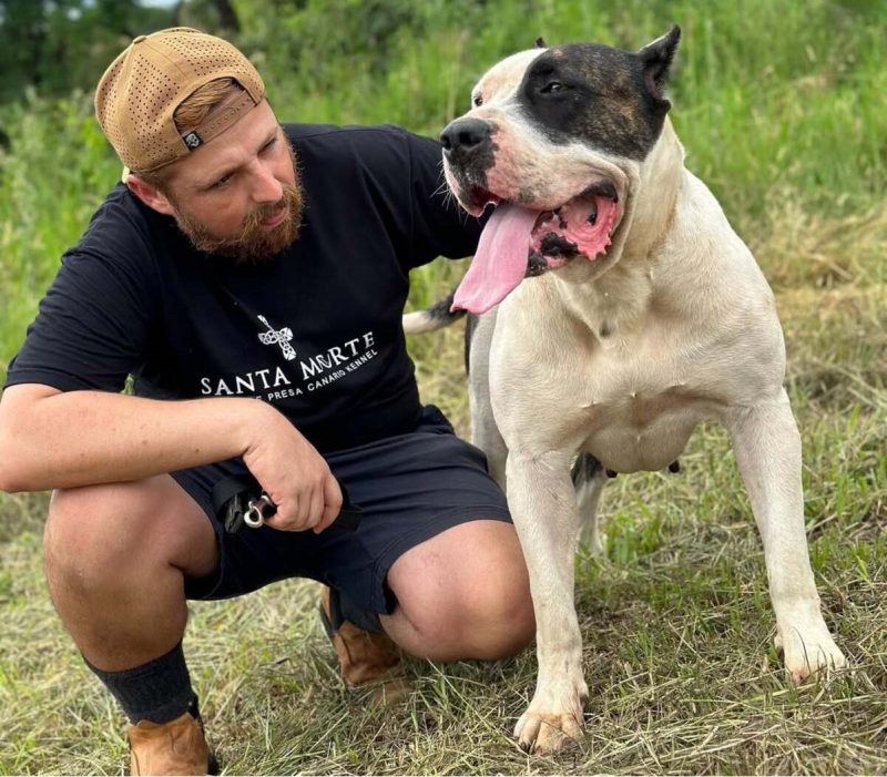 Bruno Kafenberger soma quase 800 mil inscritos em seus dois canais dedicados a cães de caça - Foto: Bruno Kapfenberger/@santamortepresa/Instagram