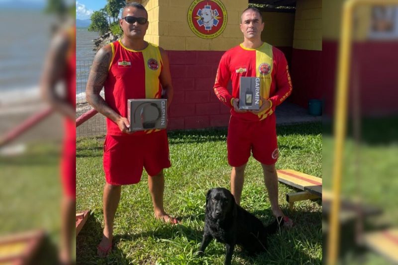 O diferencial do modelo catarinense é a convivência dos cães com os bombeiros 24 horas por dia