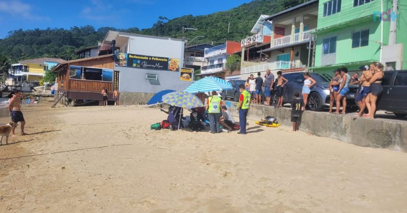 imagem mostra salvamento após mergulho no caixa d'Aço