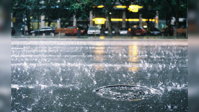 Imagem de chuva caindo no chão