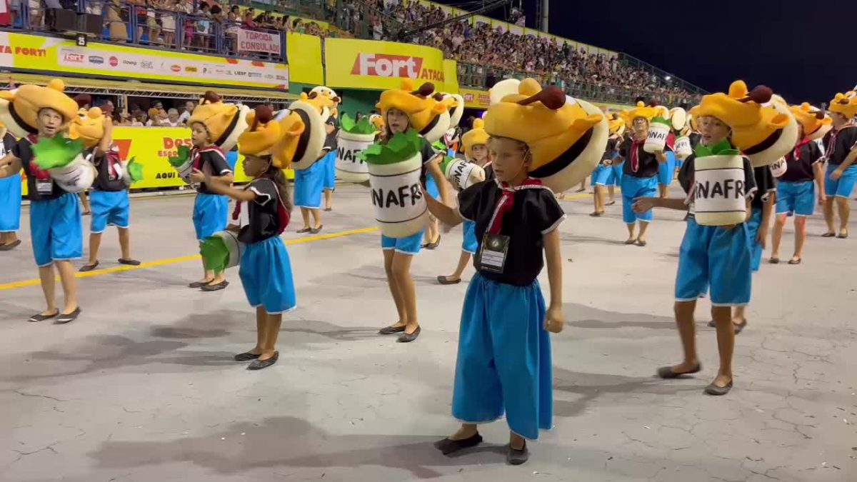 FRAME - Crianças em ala da Ilha da Magia no Carnaval 2025 - Vivian Leal/ND