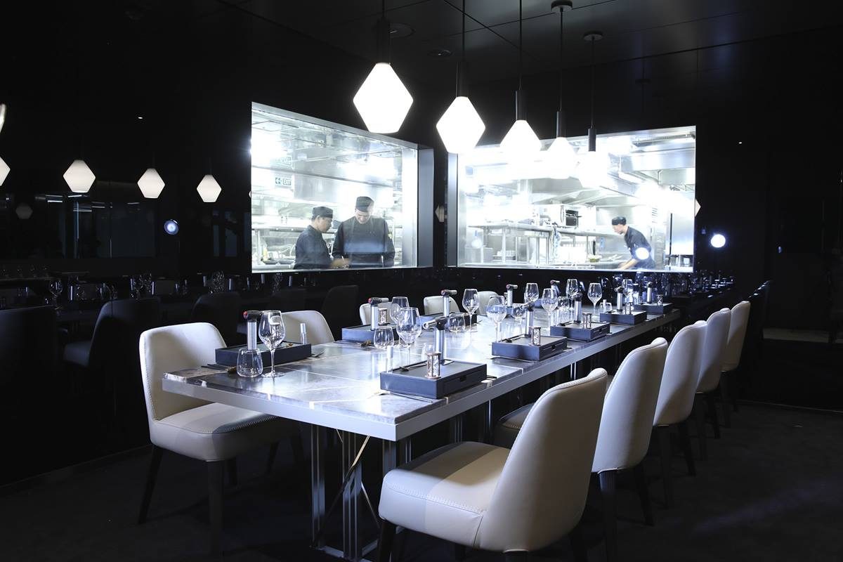 Restaurantes e bares são um dos principais atrativos do cruzeiro - Divulgação/Scenic Eclipse/ND