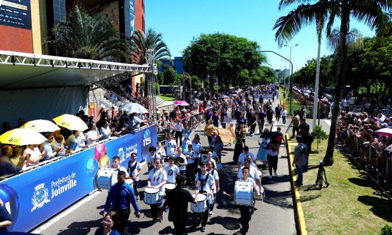 Fanfarra no desfile do aniversário de 174 anos de Joinville