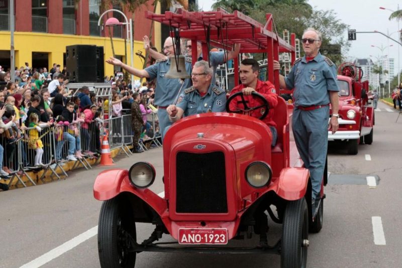 Imagem dos bombeiros voluntários para ilustrar a programação do aniversário de 174 anos de Joinville