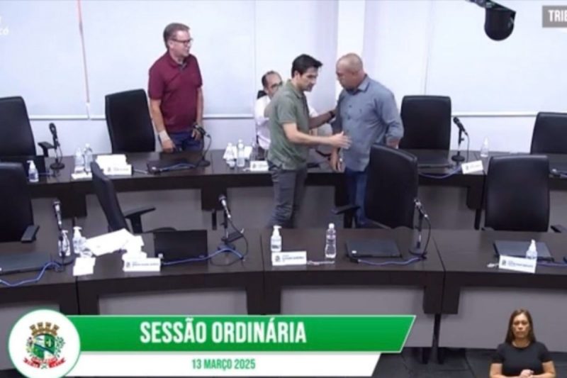 A discussão entre vereadores acontece na tarde de quinta-feira (13), na Câmara de Vereadores de Chapecó, no Oeste 