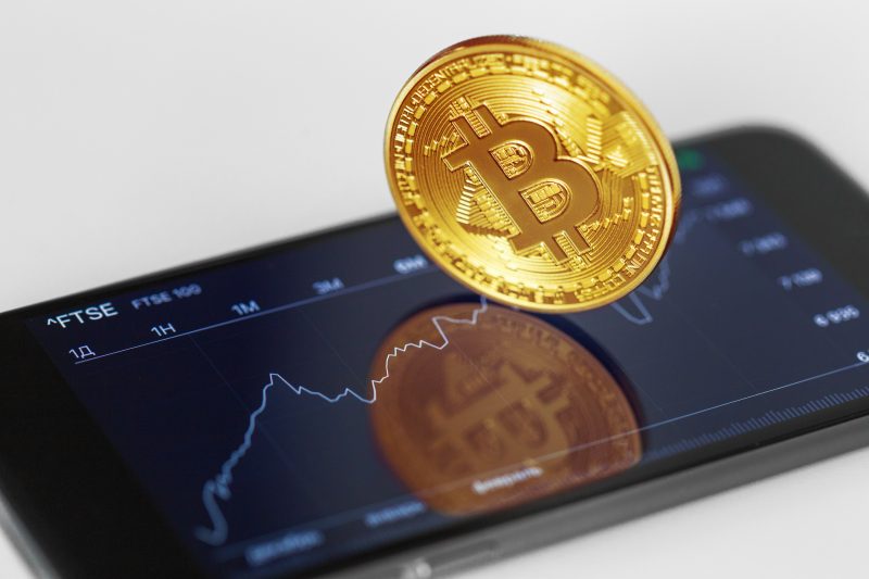 celular com aplicativo de criptomoeda bitcoin 