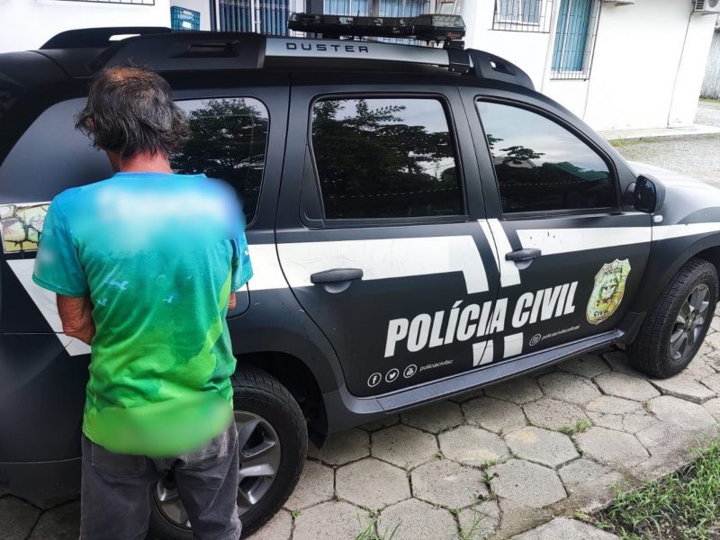 Condenado por estupro sendo preso pela Polícia Civil em Indaial 