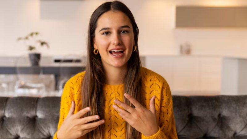 Pessoa falando sozinha