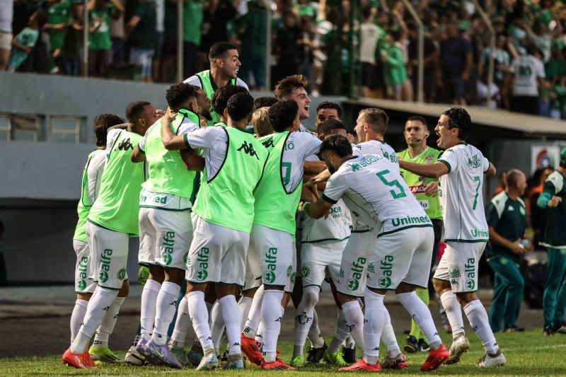 Chapecoense vence o JEC e está na final do Catarinense