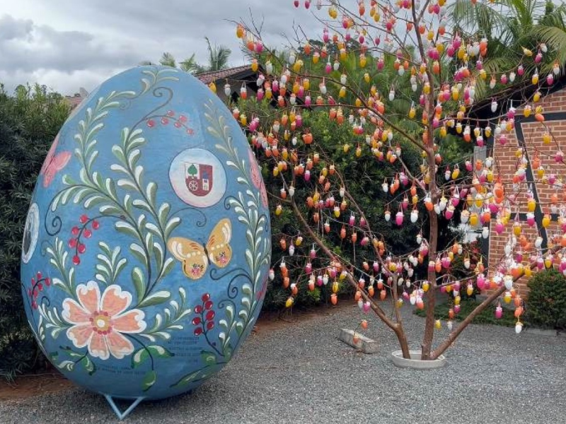 A imagem mostra um dos ovos da Osterfest