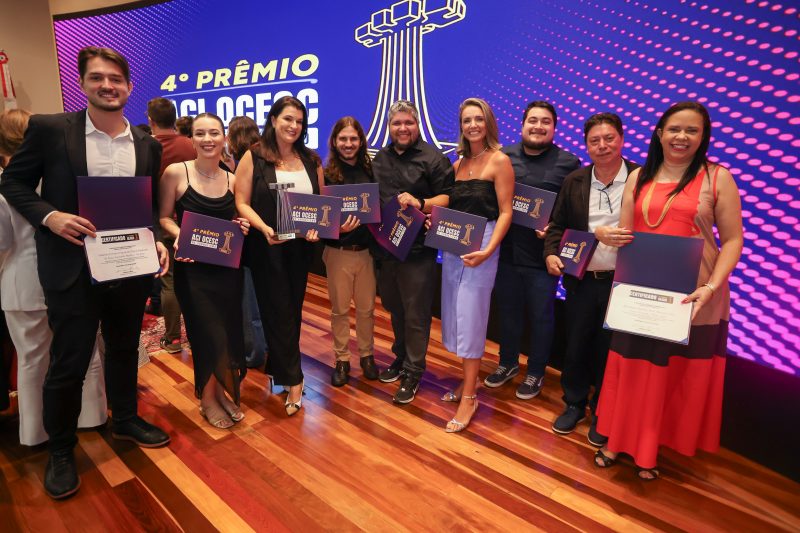 Equipe do Grupo ND recebe pr&ecirc;mio ACI OCESC. Foto: Germano Rorato/ ND