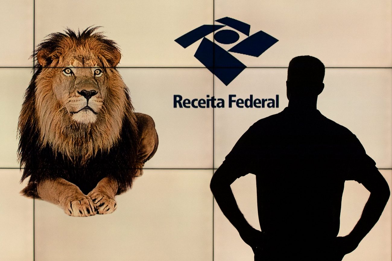 Calendário de pagamento do Imposto de Renda 2025 segue prioridade legais Calendário de pagamento do Imposto de Renda 2025 segue prioridade legai. Como ilustração, o símbolo da Receita Federal ao lado de um leão.