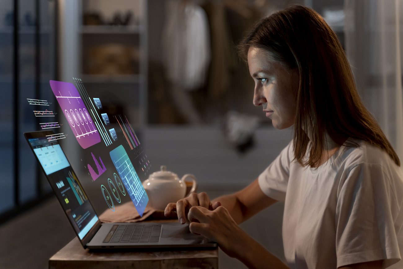 Mulher usando computador
