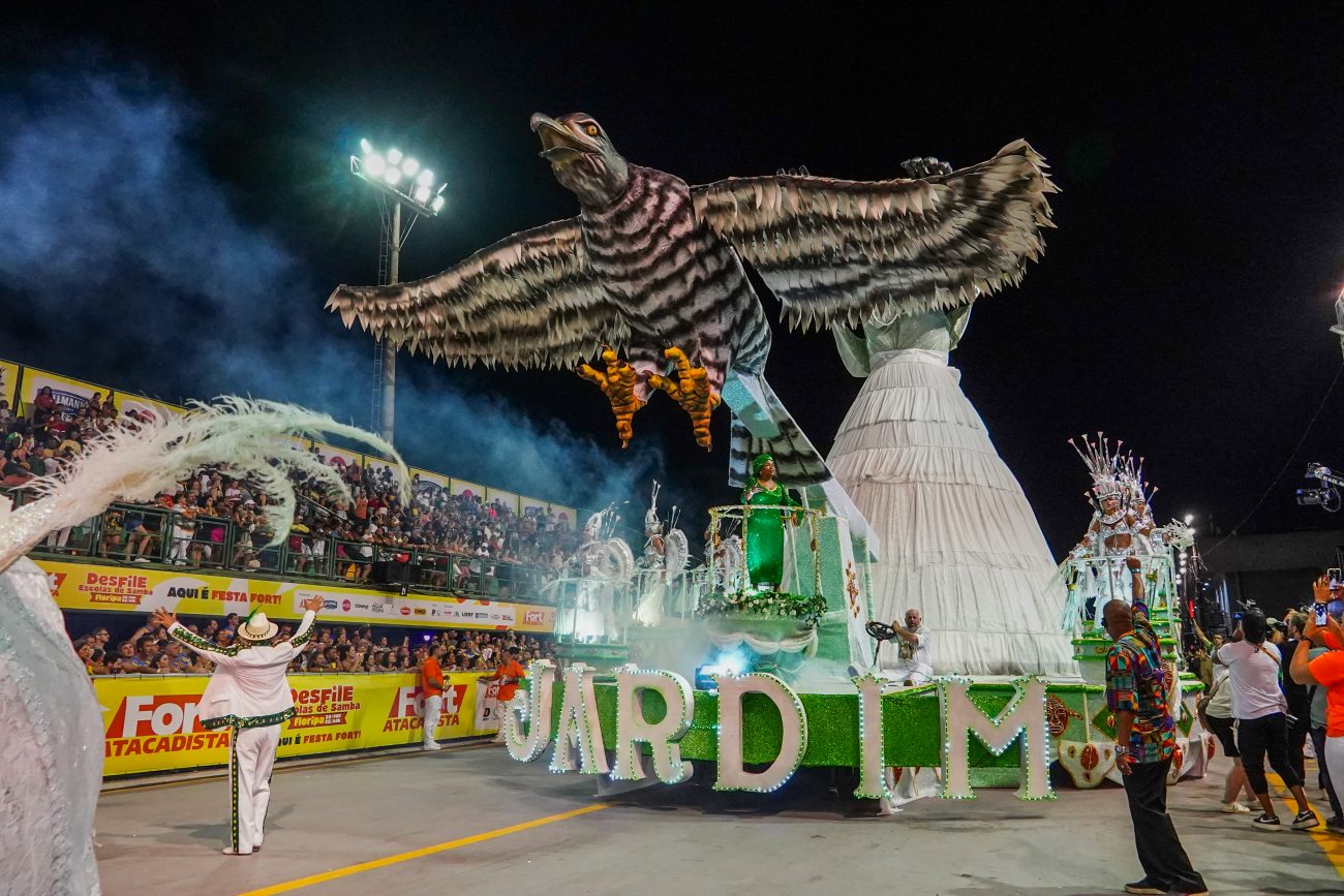 Carro abre-alas no Carnaval 2025 da Jardim das Palmeiras, em Florianópolis - Mafalda Press/ND