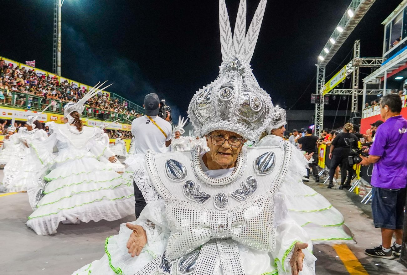 Ala das baianas na Jardim das Palmeiras no Carnaval 2025, em Florianópolis - petra mafalda/ND