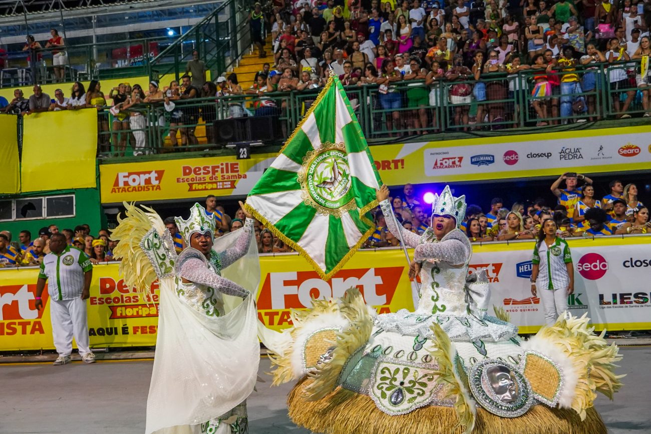 Mestre-sala e porta-bandeira da Jardim das Palmeiras no Carnaval 2025 em Florianópolis - Mafalda Press/ND