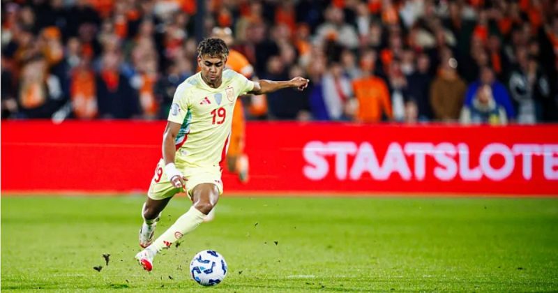 Lamine Yamal, do Barcelona, em cação pela seleção da Espanha contra a Holanda no jogo de ida entre as duas equipes pela Nations League