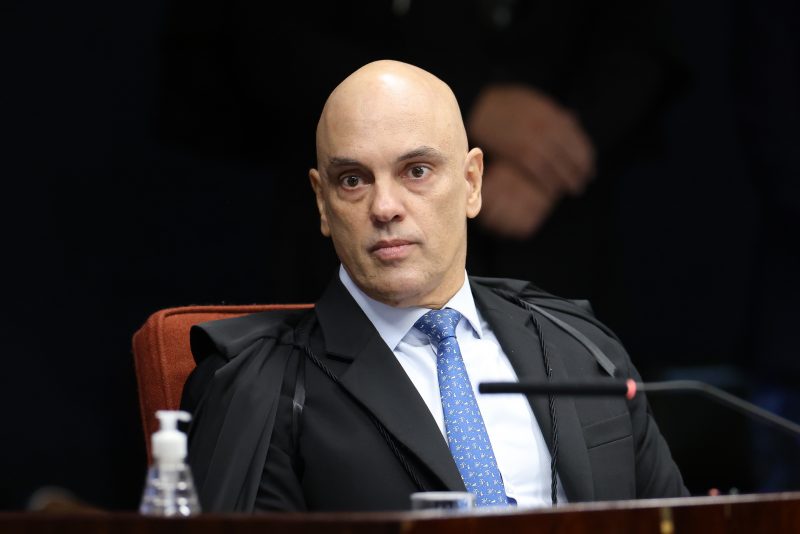 "Aproveito para desfazer narrativa completamente inverídica, de que o STF estaria condenando velhinhas com a Bíblia na mão", sustentou Alexandre de Moraes