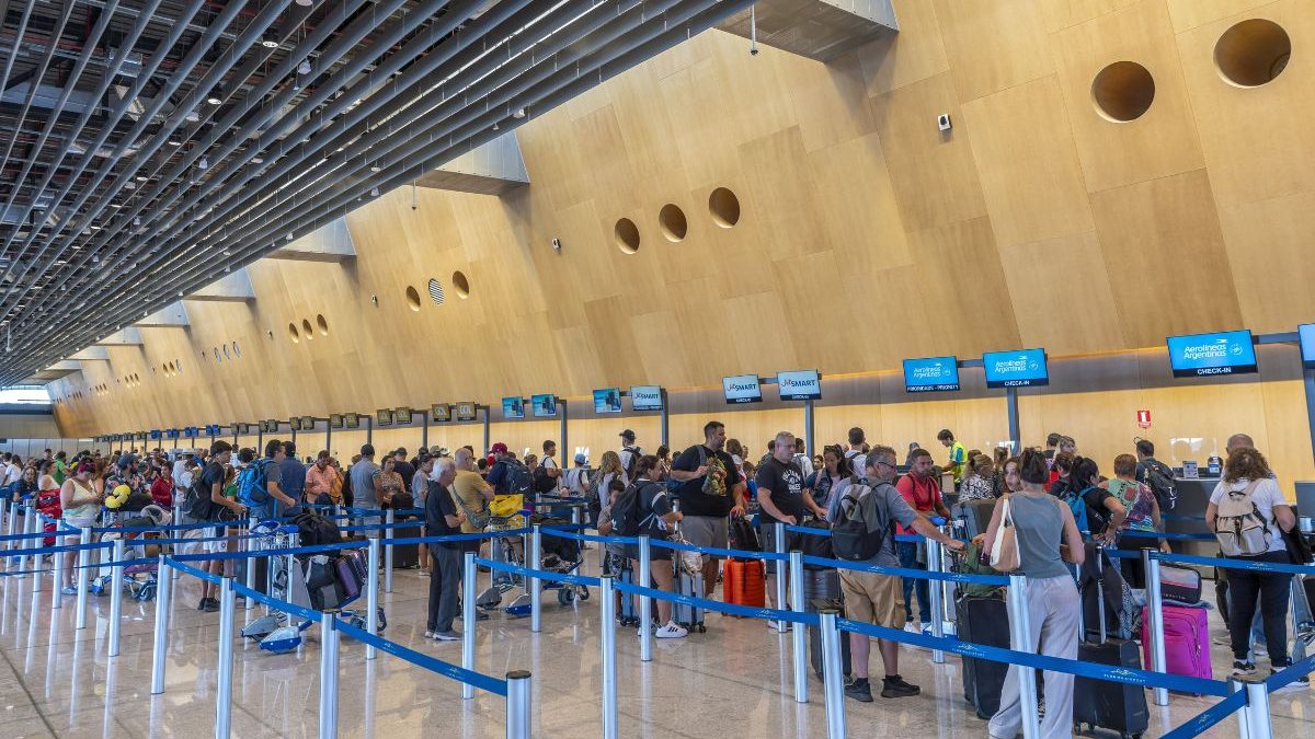 População de SC pode ‘dobrar de tamanho’ em 2026 com novos recordes batidos pelos aeroportos do estado - QTU Questões do Universo