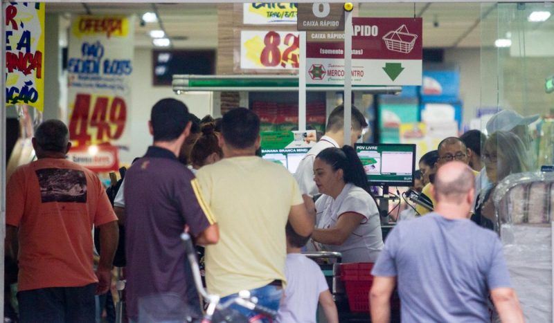 Isenção de imposto a alimentos busca reduzir a inflação, segundo governo federal