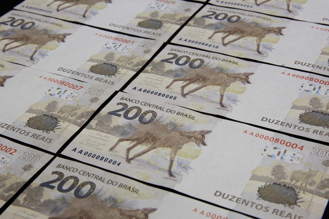 Notas de 200 reais, representando Dinheiro esquecido