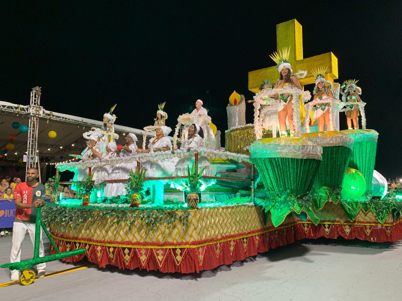 Carro alegórico da escola Os Protegidos da Princesa - Os Protegidos da Princesa (4)