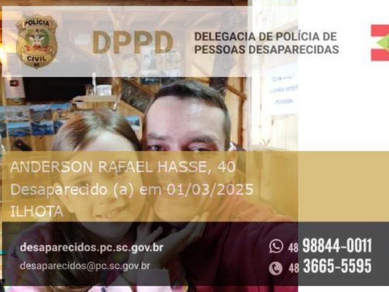 A foto mostra a menina desaparecida em Blumenau ao lado do pai no sistema da Polícia Civil de Santa Catarina 