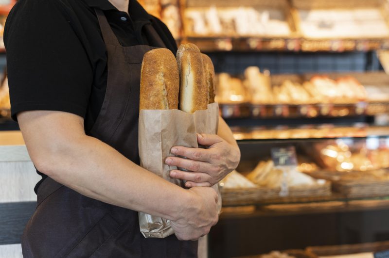 Foto que ilustra a funcionária de supermercado que foi demitida por furtar pão