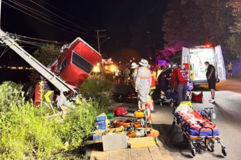 os bombeiros foram acionados para uma queda de moto na Rua Senador Atílio Fontana